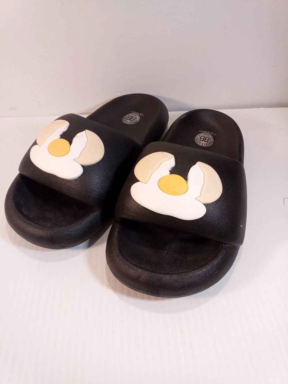 Berries & Batter Cafe Womens Black Egg Graphic Slide Sandals Slip On US 8.5
